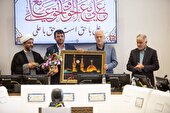 تجلیل‌ از دست‌اندرکاران غدیر در صحن شورای اسلامی شهر اصفهان