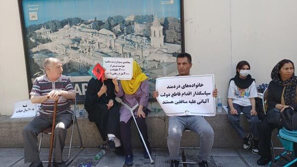 عکس | آلبانی اردوگاه منافقین را تعطیل کند