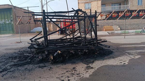 دستگیری ۲ عامل آتش زدن عمدی نخل کوشک اردستان دستگیری ۲ عامل آتش زدن عمدی نخل کوشک اردستان