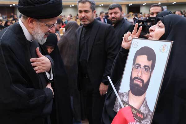 شهدای مدافع حرم، مظلوم، بابصیرت، زمانشناس و روشنفکران حقیقی جامعه هستند شهدای مدافع حرم، مظلوم، بابصیرت، زمانشناس و روشنفکران حقیقی جامعه هستند