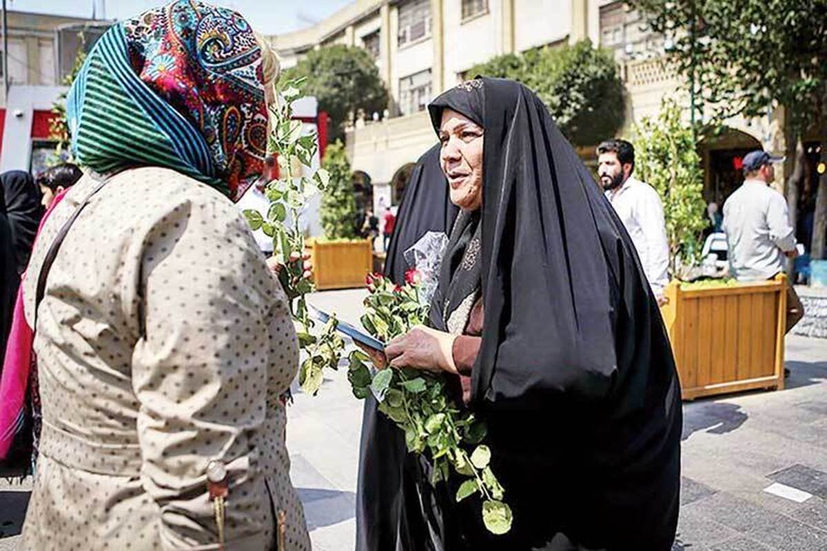 پاییز ۱۴۰۱ که برای نخستین‌بار برخی افراد روسری از سر برداشتند، رسانه‌های غربی و شبکه‌های فارسی‌زبان خارج‌نشین مطمئن شدند که برای مدت‌های طولانی خوراک خبری خواهند داشت.