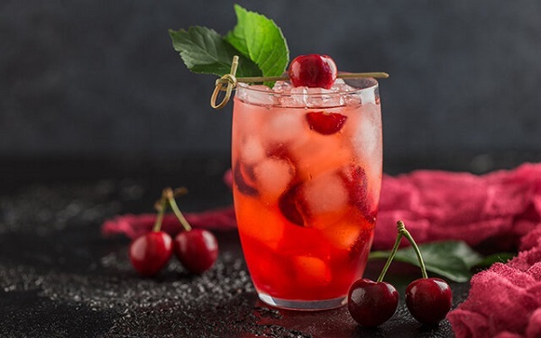 ۵ نوشیدنی خنک با آلبالو