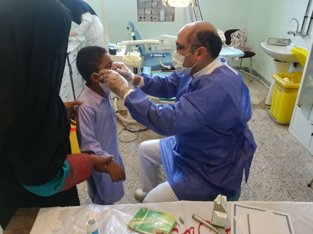 پشت پرده بزرگنمایی مهاجرت پزشکان | افزایش تعرفههای پزشکی و نا امیدی در جامعه پشت پرده بزرگنمایی مهاجرت پزشکان | افزایش تعرفههای پزشکی و نا امیدی در جامعه