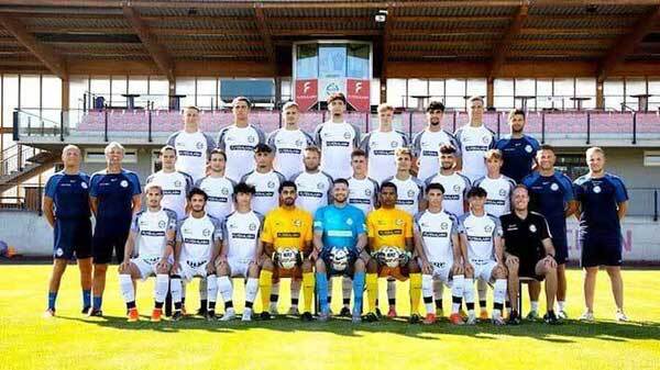 برای رسیدن به دروازه تیم ملی فوتبال تلاش می کنم 