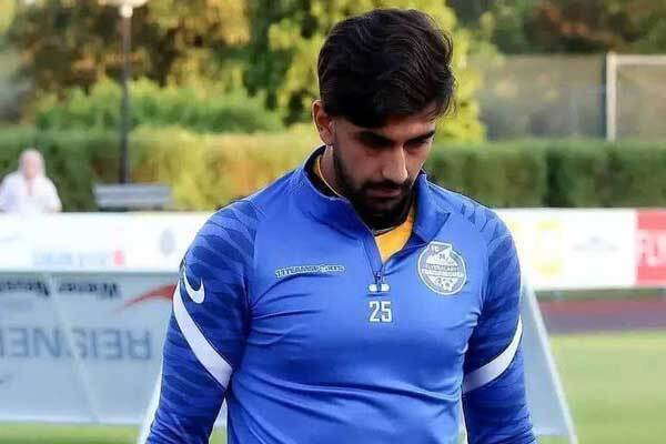 برای رسیدن به دروازه تیم ملی فوتبال تلاش می کنم 