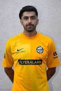 برای رسیدن به دروازه تیم ملی فوتبال تلاش می کنم 