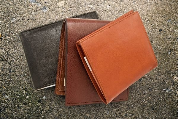 ۵ فاکتور کلیدی در خرید کیف پول چرم مردانه