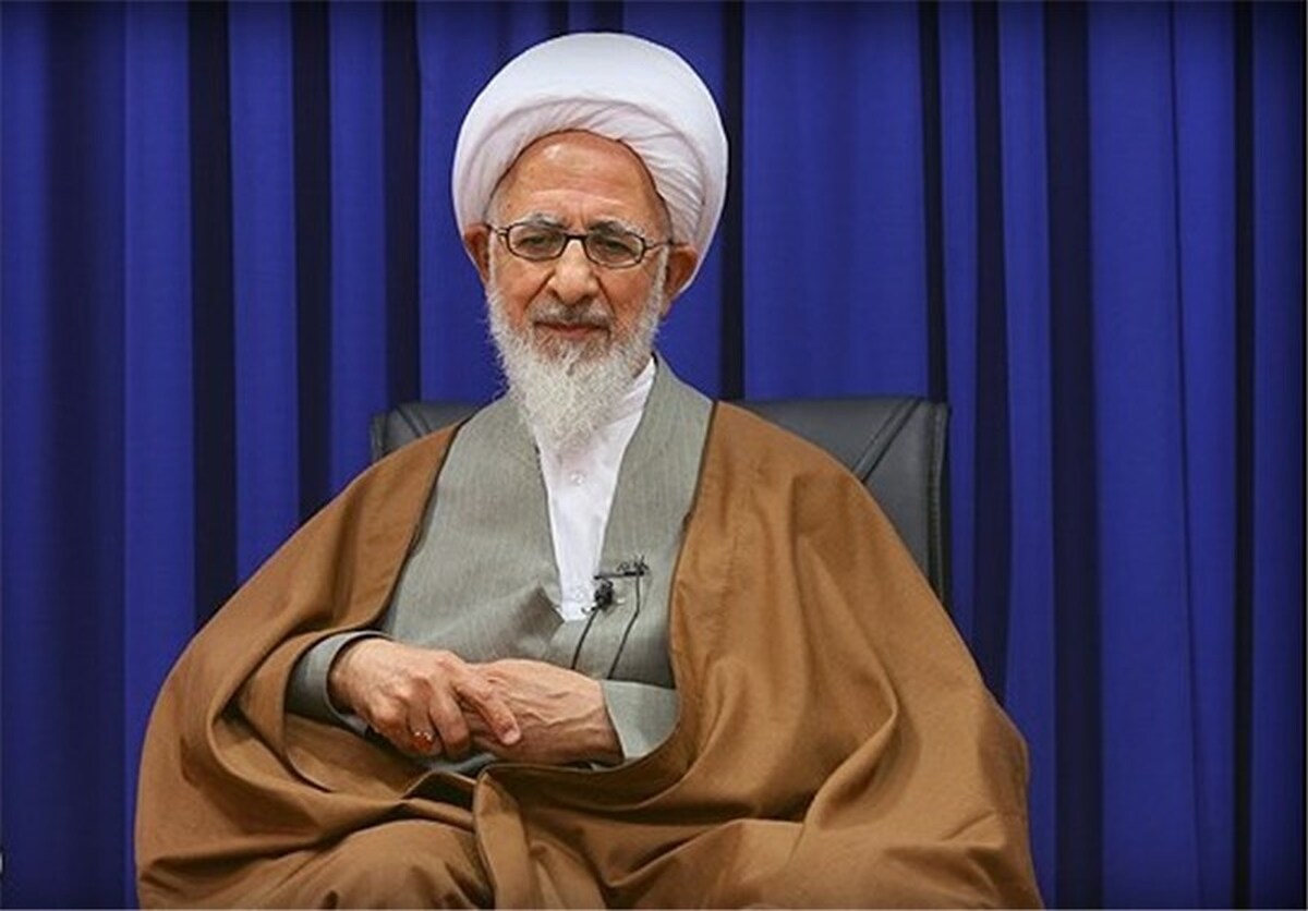 آیت الله جوادی آملی:  «وقتی رفتم پیش آشیخ محمد تقی آملی خداحافظی کنم که من می‌خواهم بروم قم، اجازه بگیرم. فرمود: برو، اونجا کریمه اهل بیته... فرمود:این قبر، قبر عادی نیست، اونجا قبر دختر موسی بن جعفر ع است، این قبر منشأ هزارها برکت است. خود من بارها تجربه کردم، کتاب های عمیق یا جواهر یا اسفار، به روال عادی اینجا(در قم) که مطالعه میکردم، همين کتاب را وقتی می‌بردم در یک شهر دیگری، می دیدم به کندی دارم پیش میرم. اینجا(در قم) انسان بهتر، خوش تر و عمیق تر میفهمد»