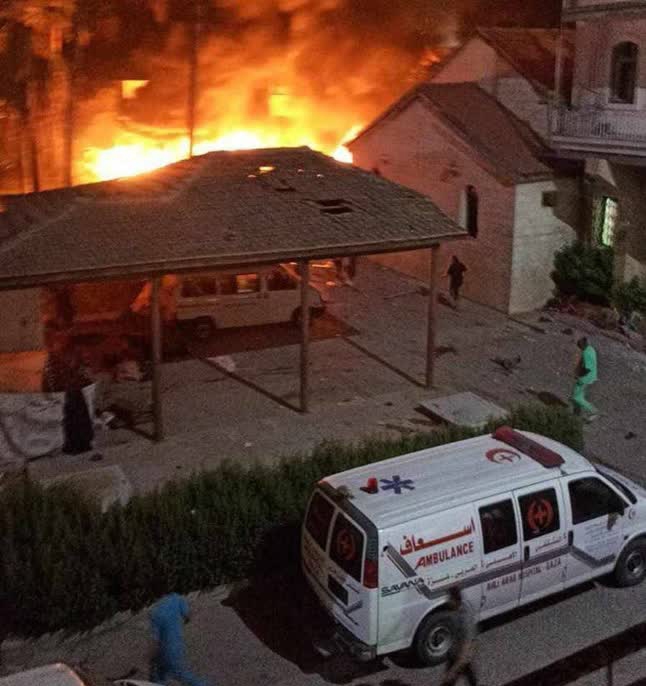 بمباران یک بیمارستان در غزه و شهادت بیش ۵۰۰ فلسطینی+ عکس