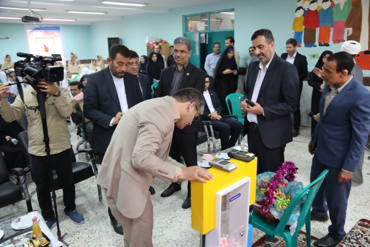 زنگ جشن عاطفه ها در مدارس بوشهر به صدا درآمد