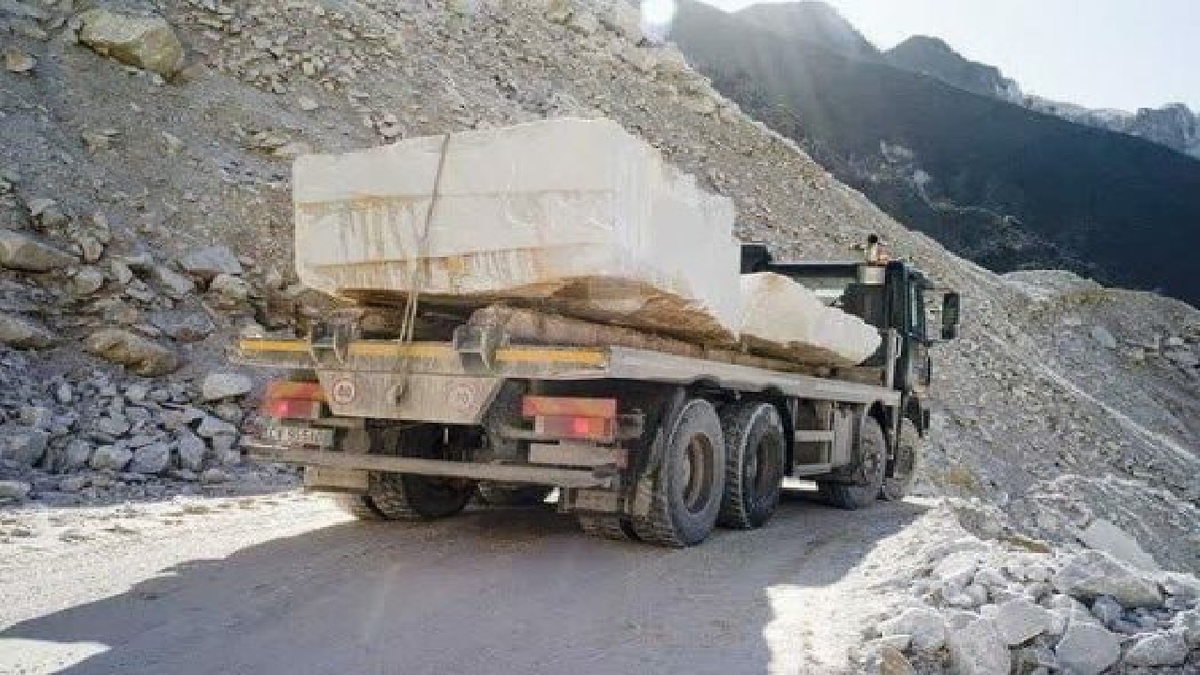 شناسایی ۲ هزار و ۳۸۹ تن بار بیش از حد مجاز در راه های قزوین