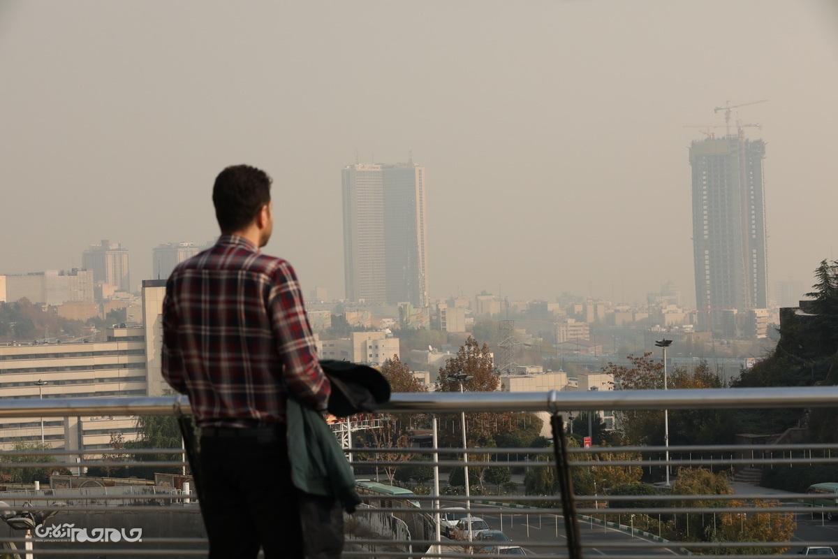 یک روانشناس با اشاره به اینکه آلودگی‌هوا سلامت روان شهروندان را نیز تهدید می‌کند، گفت: نتایج بررسی‌های انجام شده نشان می‌دهد، در مناطقی که آلودگی هوا افزایش یافته آمار افسردگی و خودکشی نیز بیشتر شده است. 