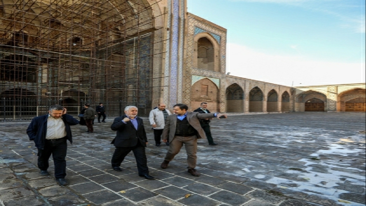 مدیرکل میراث فرهنگی، گردشگری و صنایع دستی قزوین گفت: بر اساس مطالعات انجام شده توسط مشاور طرح، داربست‌های زیر گنبد مسجد جامع هیچ‌گونه نقش سازه‌ای در حفاظت و استحکام‌بخشی این بخش از بنا ندارد.