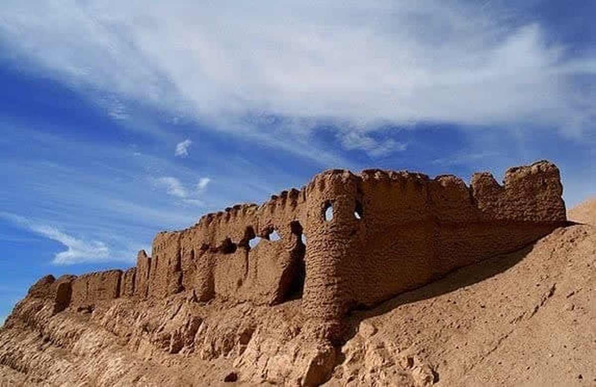 معاون میراث‌فرهنگی اداره‌کل میراث‌فرهنگی، گردشگری و صنایع‌دستی استان کرمان با اشاره به اینکه حریم آثار تاریخی کرمان بازنگری می‌شود گفت: تدقیق و به روزرسانی حرایم ابنیه تاریخی به منظور رفع برخی معضلات اجتماعی و ارتقای کیفیت سطح زندگی ساکنان بافت تاریخی شهر کرمان در دستور کار شورای حریم اداره‌کل میراث‌فرهنگی استان کرمان قرار گرفت.