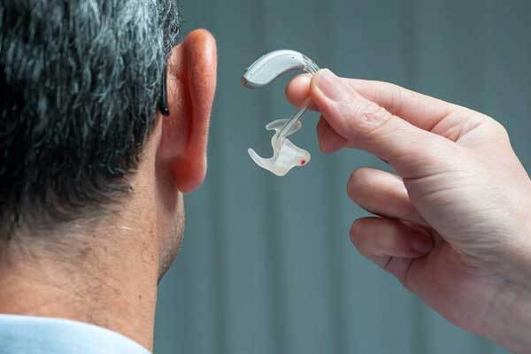 قیمت سمعک تحت تاثیر چه عواملی است؟