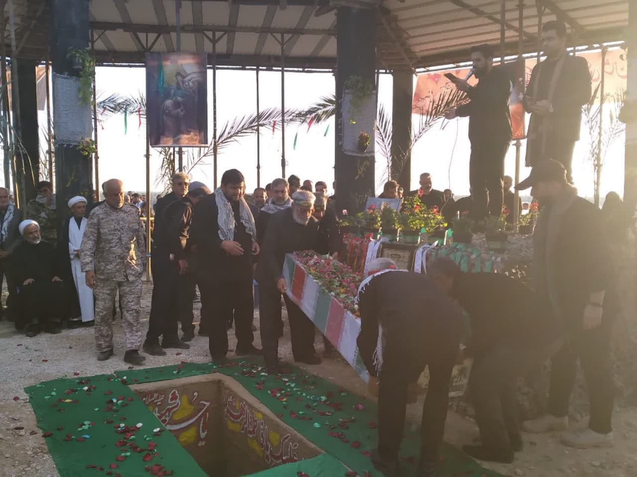 تشییع پرشور پیکر شهید خوشنام دهقاید تشییع پرشور پیکر شهید خوشنام دهقاید