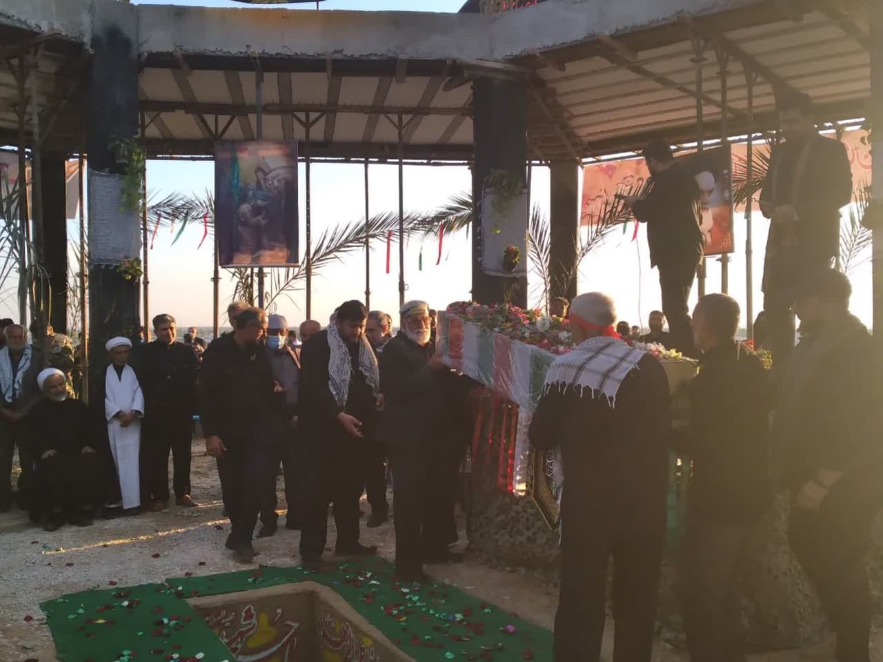 تشییع پرشور پیکر شهید خوشنام دهقاید تشییع پرشور پیکر شهید خوشنام دهقاید