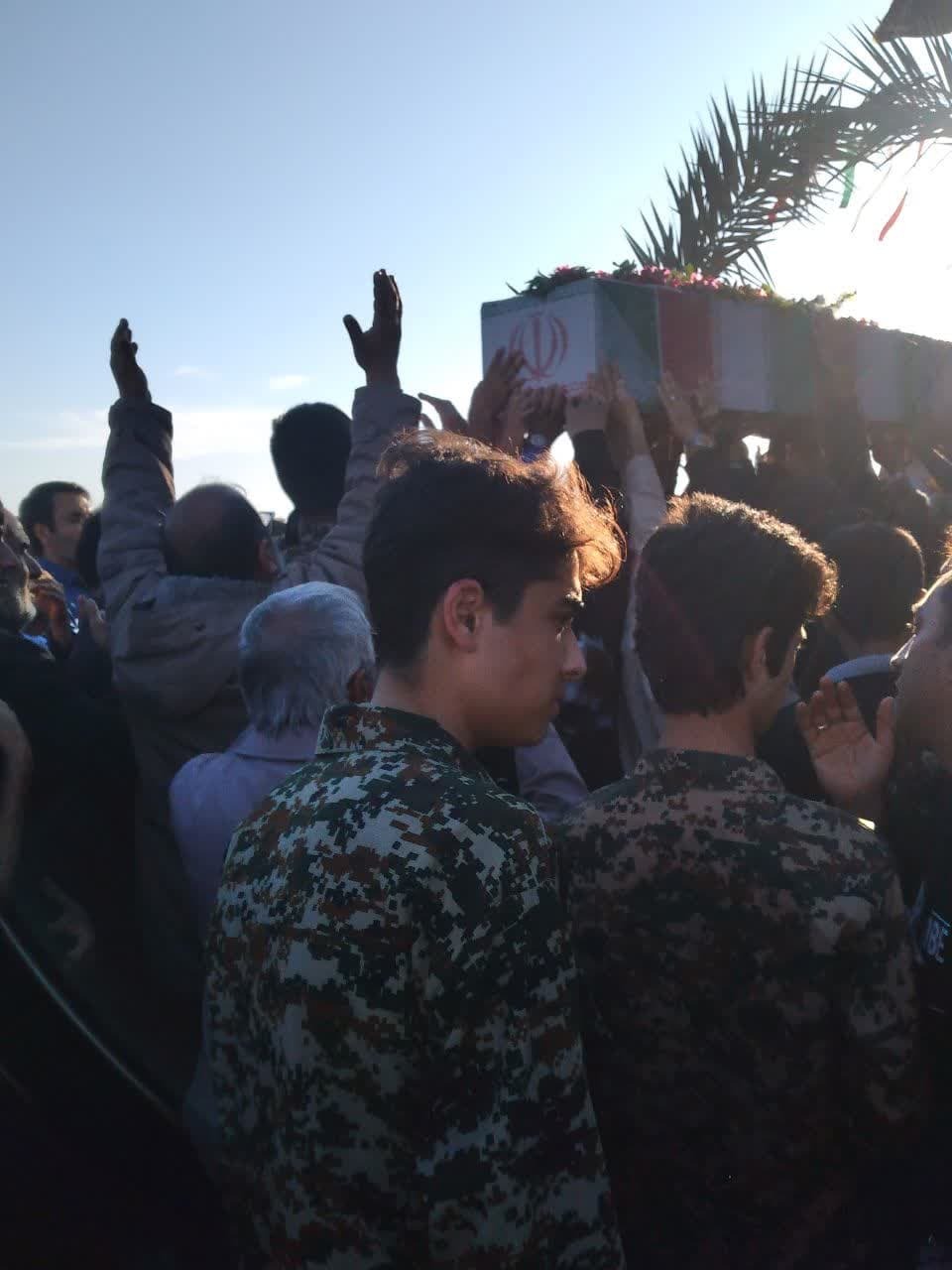 تشییع پرشور پیکر شهید خوشنام دهقاید تشییع پرشور پیکر شهید خوشنام دهقاید