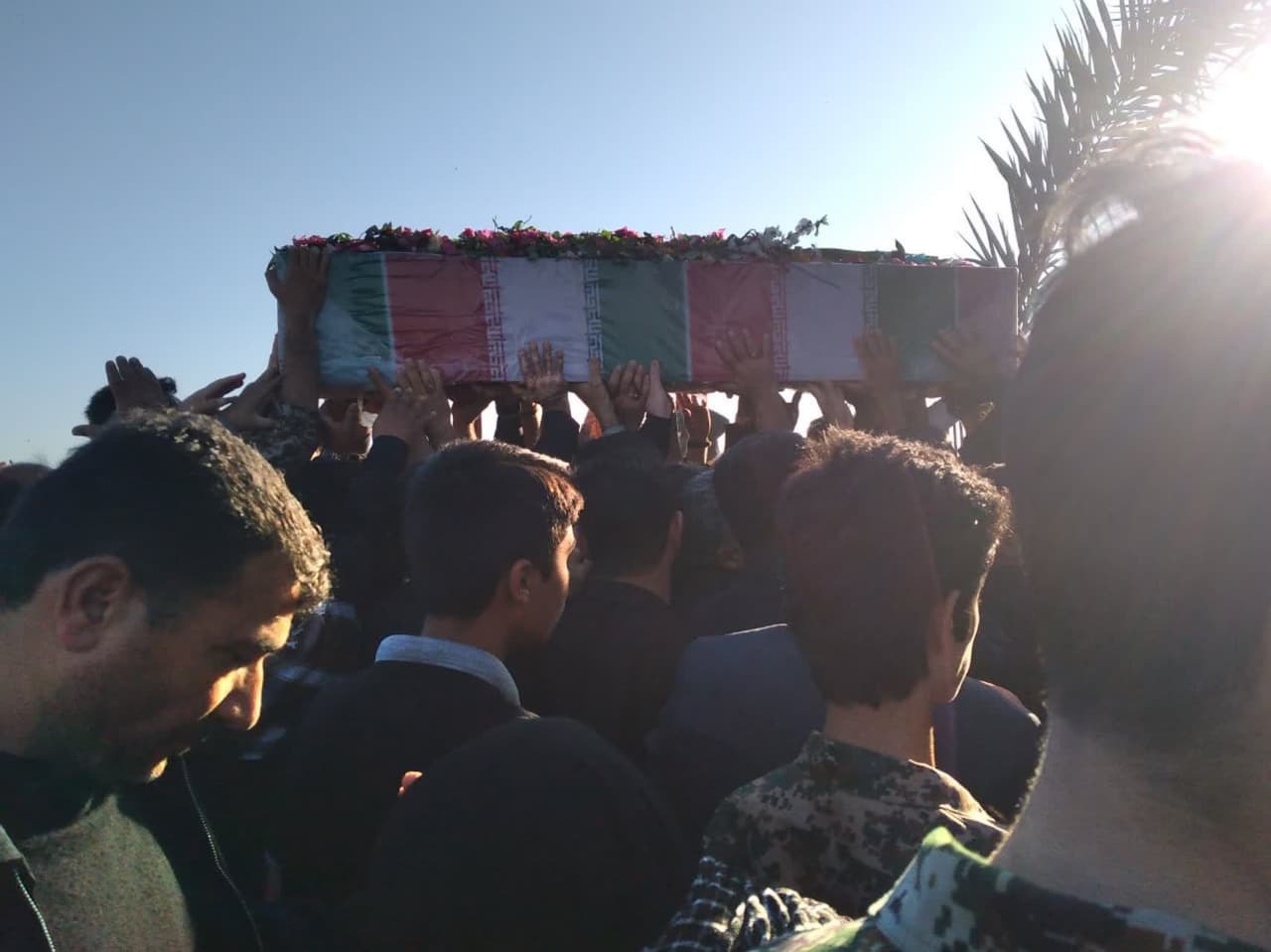 تشییع پرشور پیکر شهید خوشنام دهقاید تشییع پرشور پیکر شهید خوشنام دهقاید