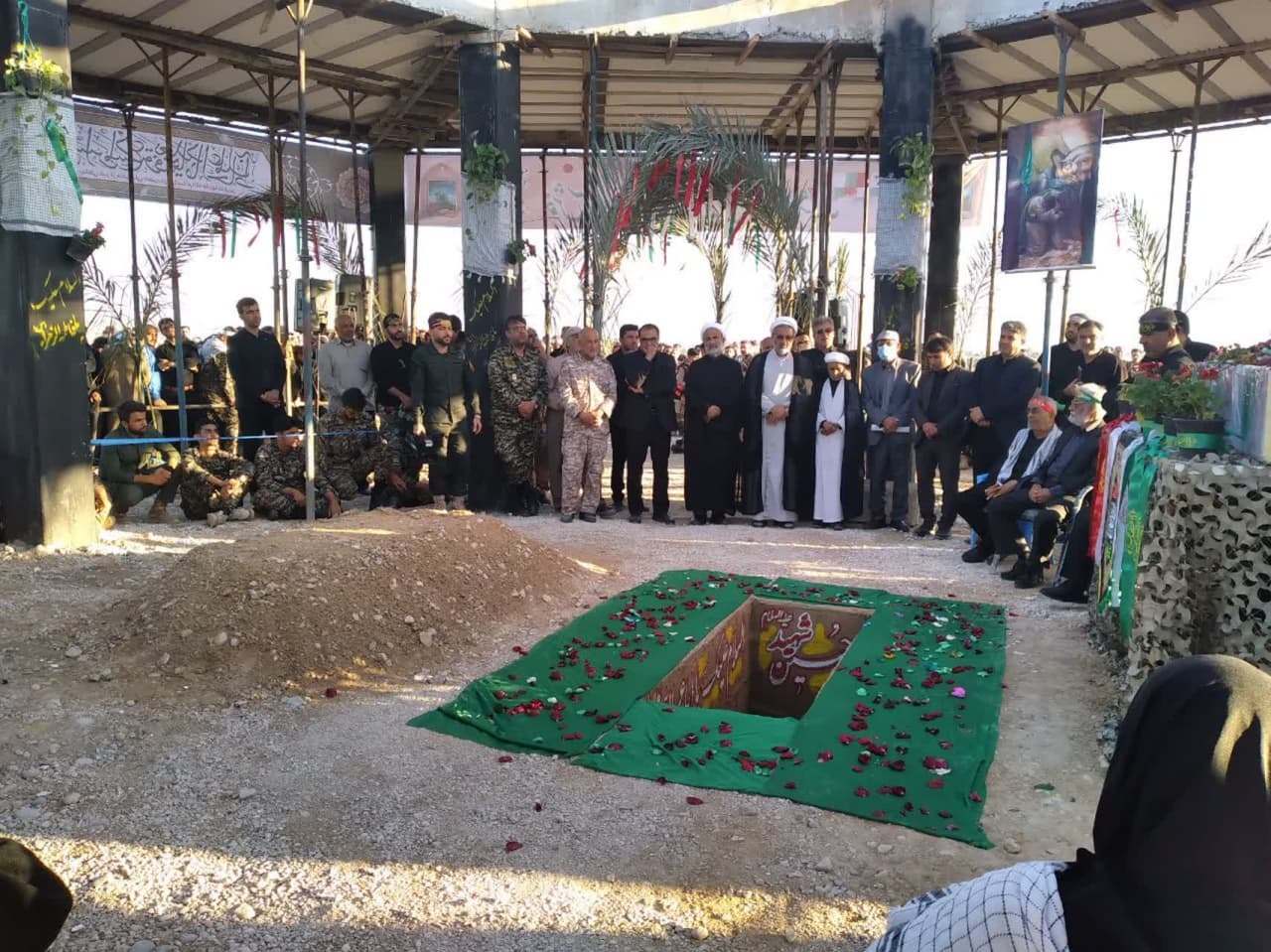 تشییع پرشور پیکر شهید خوشنام دهقاید تشییع پرشور پیکر شهید خوشنام دهقاید