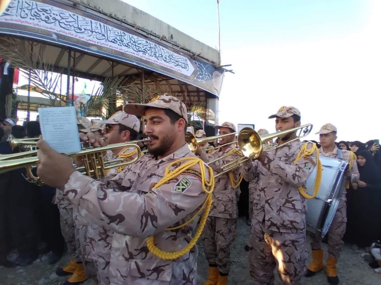 تشییع پرشور پیکر شهید خوشنام دهقاید تشییع پرشور پیکر شهید خوشنام دهقاید