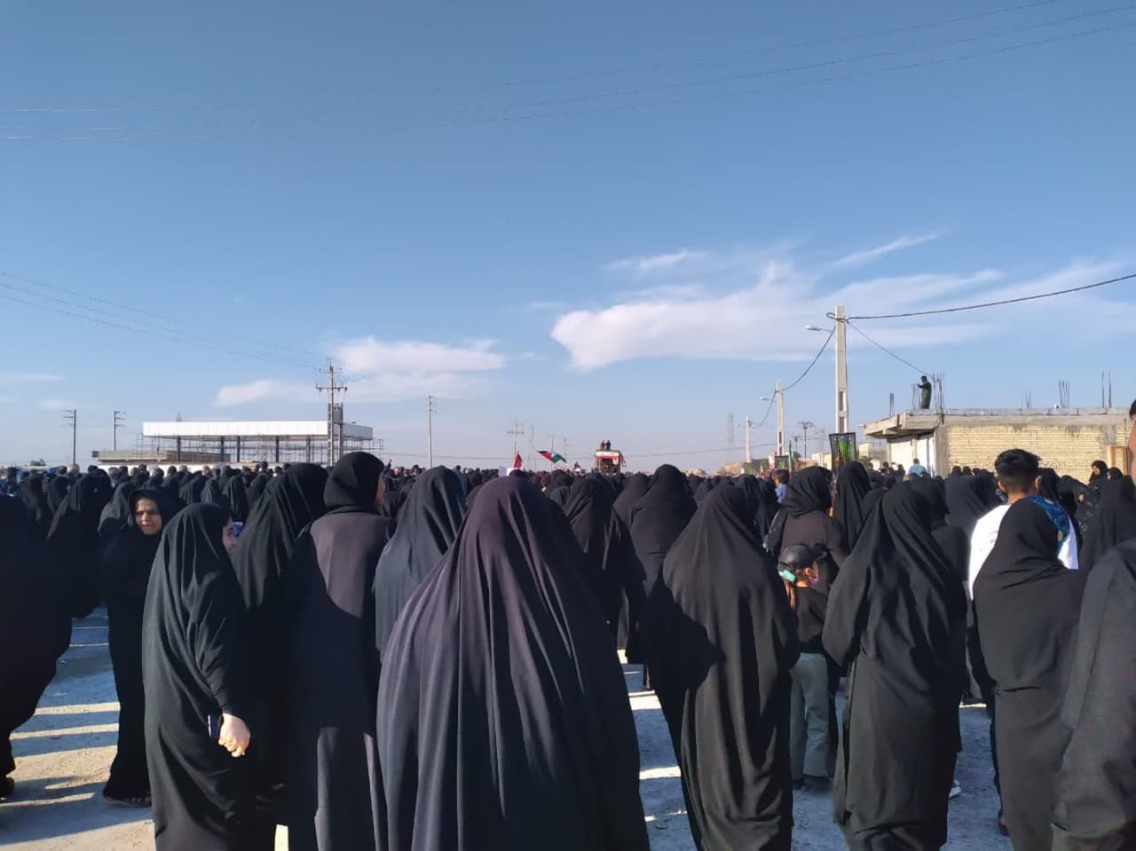 تشییع پرشور پیکر شهید خوشنام دهقاید تشییع پرشور پیکر شهید خوشنام دهقاید