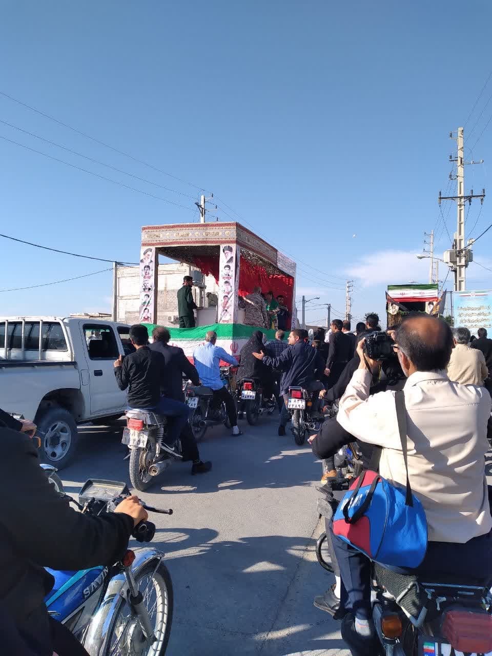 تشییع پرشور پیکر شهید خوشنام دهقاید تشییع پرشور پیکر شهید خوشنام دهقاید