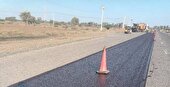 آغاز عملیات روکش حفاظتی میکروسرفینسیگ در محورهای شهرستان میناب