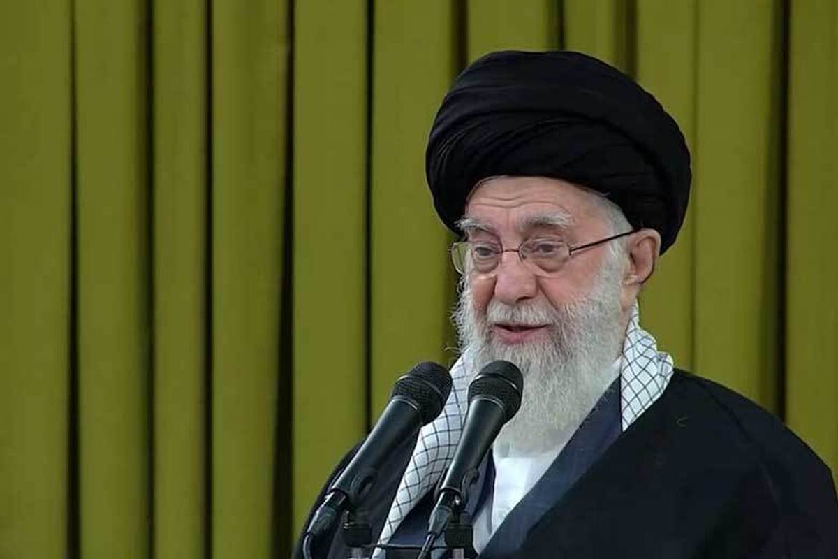  حضرت آیت الله خامنه‌ای رهبر معظم انقلاب اسلامی صبح امروز در دیدار مسئولان نظام، سفرای کشور‌های اسلامی و جمعی از قشر‌های مختلف مردم به مناسبت عید سعید فطر، ضمن قدردانی از حضور شگفت‌آور و خروش ملت ایران در راهپیمایی روز جهانی قدس، تاکید کردند: تشکر واقعی از ملت، با استمرار تلاش‌های بی‌وقفه مسئولان برای حل مشکلات و منضبط کردن این تلاش‌ها محقق خواهد شد.