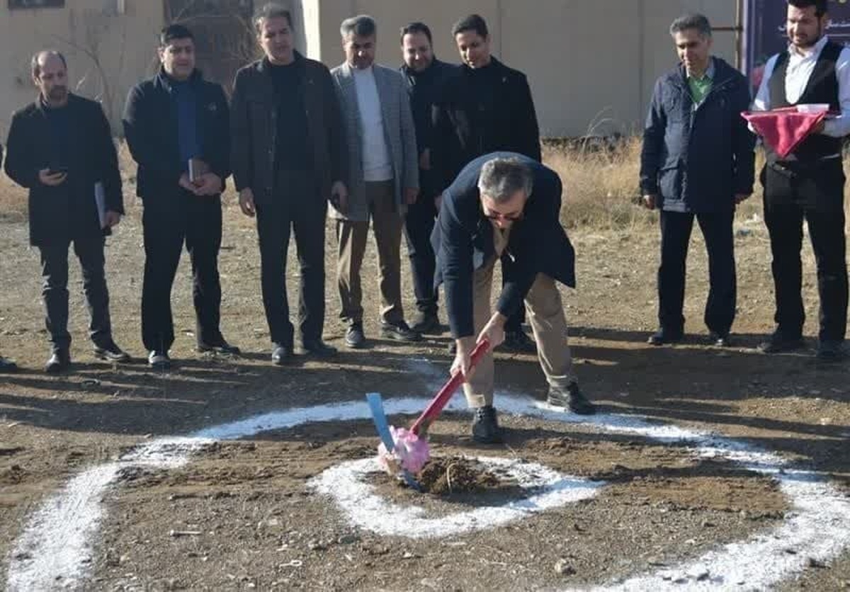 رئیس دانشگاه خوارزمی از احداث ۵ دستگاه سوله پردیس علم و فناوری به مساحت پنج هزار مترمربع در این دانشگاه با هدف توسعه ارتباط صنعت و جامعه خبر داد.