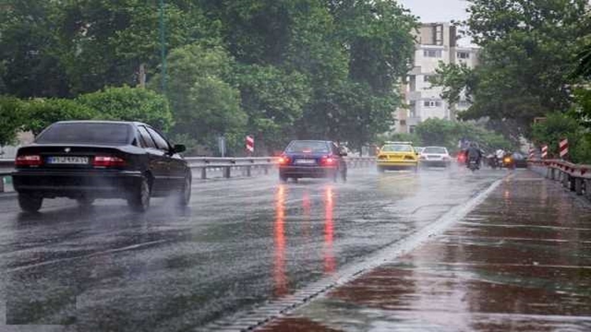 سازمان هواشناسی نسبت به تشدید بارش در پنج استان و همچنین وزش باد شدید و افزایش ارتفاع موج به بیش از ۲ متر در آب‌های جنوب کشور هشدار داد.