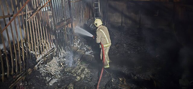 عکس | آتش سوزی یک ساختمان اداری در خیابان خردمند عکس | آتش سوزی یک ساختمان اداری در خیابان خردمند
