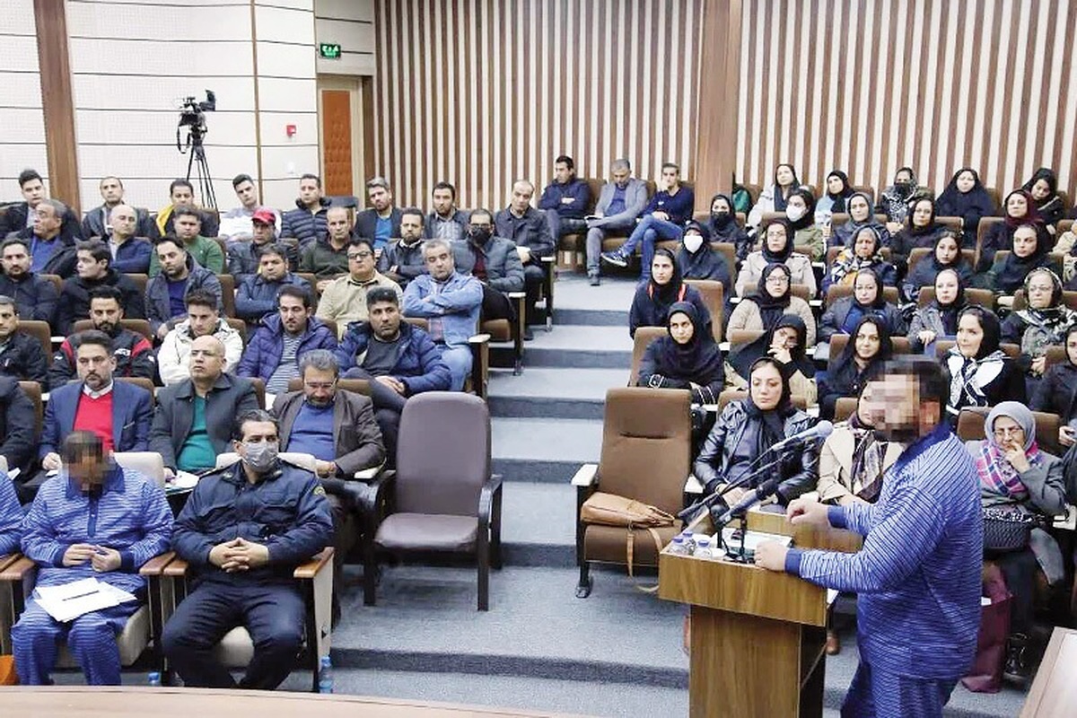 مدیر عامل شرکت یا همان متهم ردیف اول پرونده در برابر اتهاماتی که در کیفرخواست علیه او مطرح شده، می‌گوید: ۱۲ میلیارد تومان در امارات ملک خریدم که برای شرکت صادرات و واردات بود. اگر اموالم توقیف نمی‌شد بخش زیادی از سود شکات را می‌دادم.