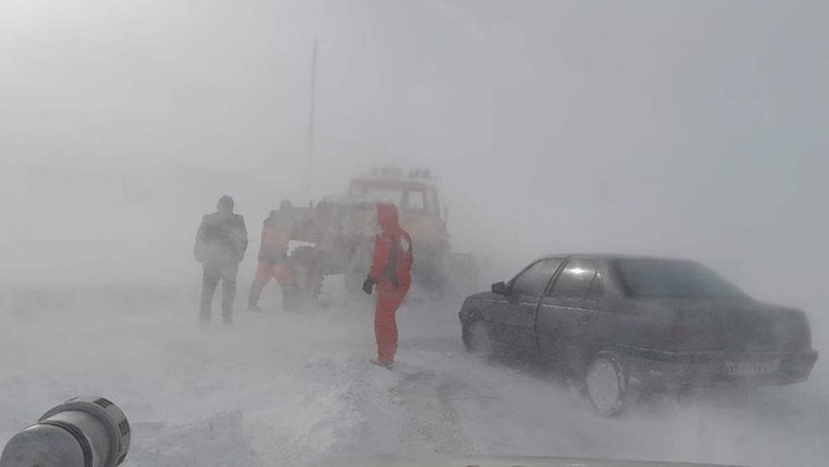 عبدالاحد بابایی،رئیس جمعیت هلال احمر شهرستان خلخال گفت: تمام امدادگران در طرح زمستانی در آماده باش هستند و تا شامگاه امروز به بیش از ۶۵ دستگاه خودرو شامل ۲۲۲ نفر امدادرسانی کردند.