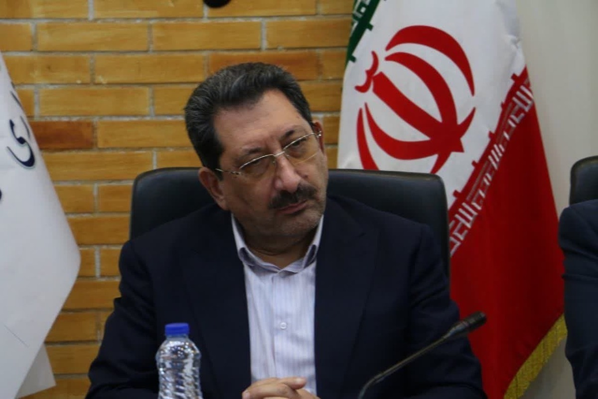 وزیر صمت، گفت: استانی مانند کرمان را به دلیل ظرفیت‌های بالای معدنی باید در بحث تفویض اختیارات شورای معادن متفاوت ببینیم.