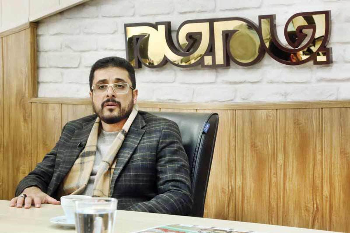 در تحریریه جام‌جم، پذیرای سید ابراهیم محمدالدیلمی، سفیر جمهوری یمن در تهران بودیم که از دیلمیان ساکن در سواحل دریای خزر نسب می‌برد. براساس روایات تاریخی آنان در دو قرن چهارم و پنجم هجری به یمن کوچ کردند تا به جنبش دینی که در آن دیار به وقوع پیوست، ملحق شوند و بخشی از آنها در همان دیلم و طبرستان ماندند که اکنون امامزاده‌های‌شان، گنبد و بارگاه باشکوهی دارد و محل زیارت و طلب حاجت مردم است.