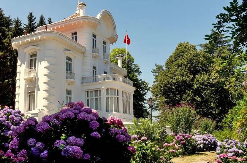 با جاذبه های دیدنی ترابزون آشنا شوید