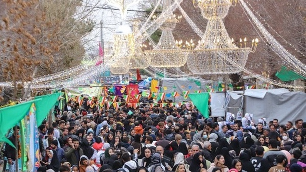 جشن بزرگ و زیبای نیمه شعبان امسال در آباده در ۳ خیابان و میدان اصلی شهر با یک چراغانی و تزیین منحصربه‌فرد که در کل کشور بی‌نظیر است، با همکاری بیش از صد موکب فرهنگی و پذیرایی، از عصر روز جمعه بیست و ششم بهمن‌ماه تا نیمه‌شب برگزار می‌شود.