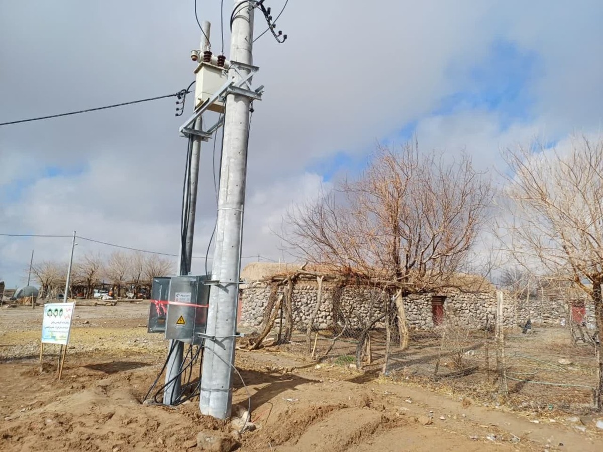 برق به اولین سکونتگاه عشایری کشور در جاده روستای جهانی میمند شهرستان شهر بابک رسید.