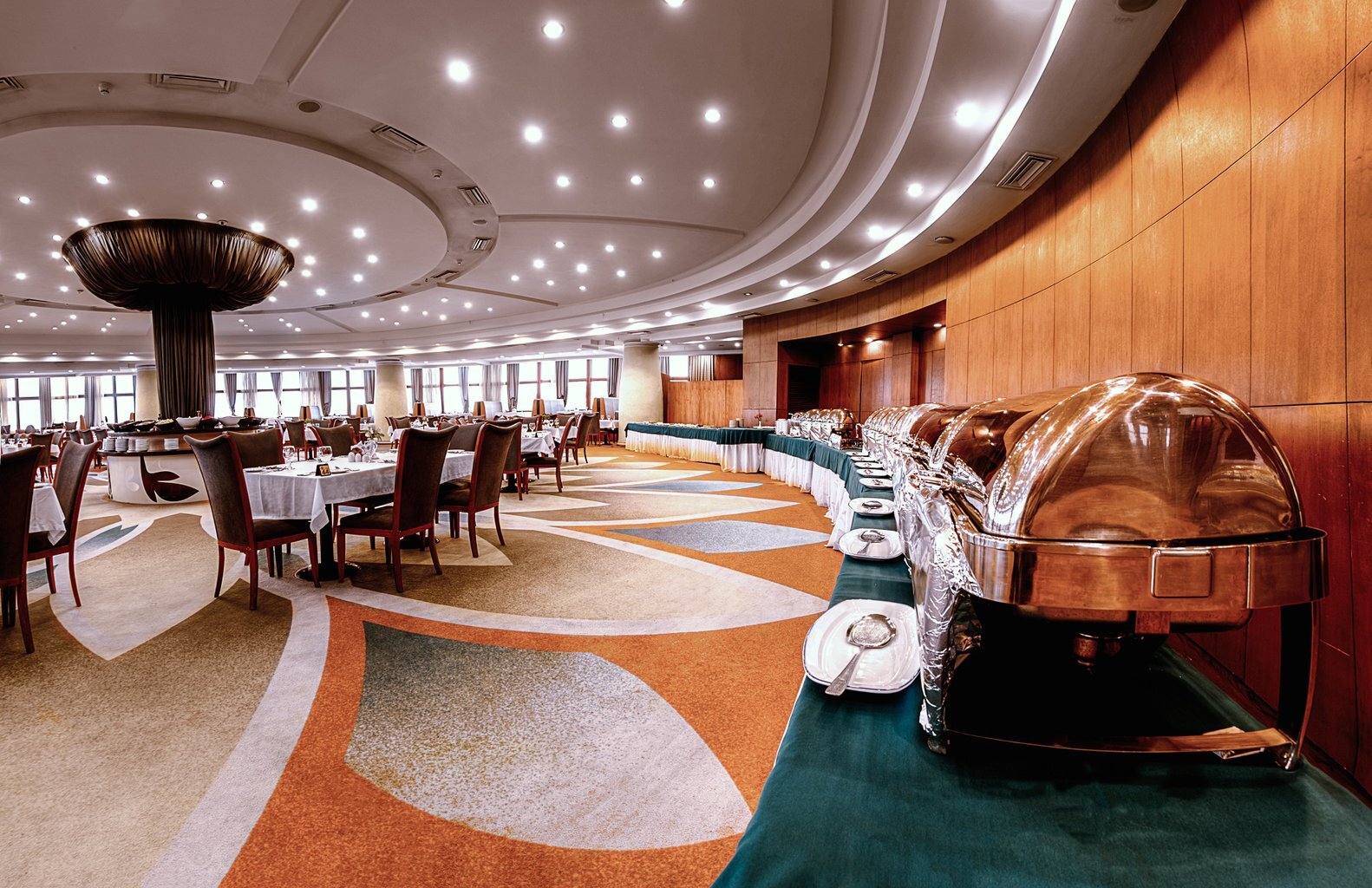 هتل بزرگ شیراز نزدیک آرامگاه حافظ