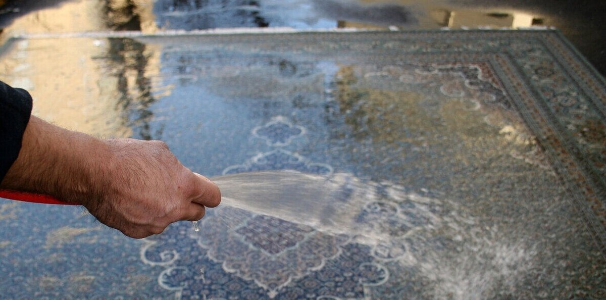آیین سنتی خانه تکانی به عنوان یکی از رسوم کهن برای استقبال از نوروز باستانی در ایران و استان فارس است و خانواده‌ها در آستانه نوروز خانه تکانی را آغاز کرده اند، اما با توجه به کاهش بالای ۵۰ درصدی میانگین بارندگی در استان مصرف بهینه آب در این ایام باید مد نظر باشد.