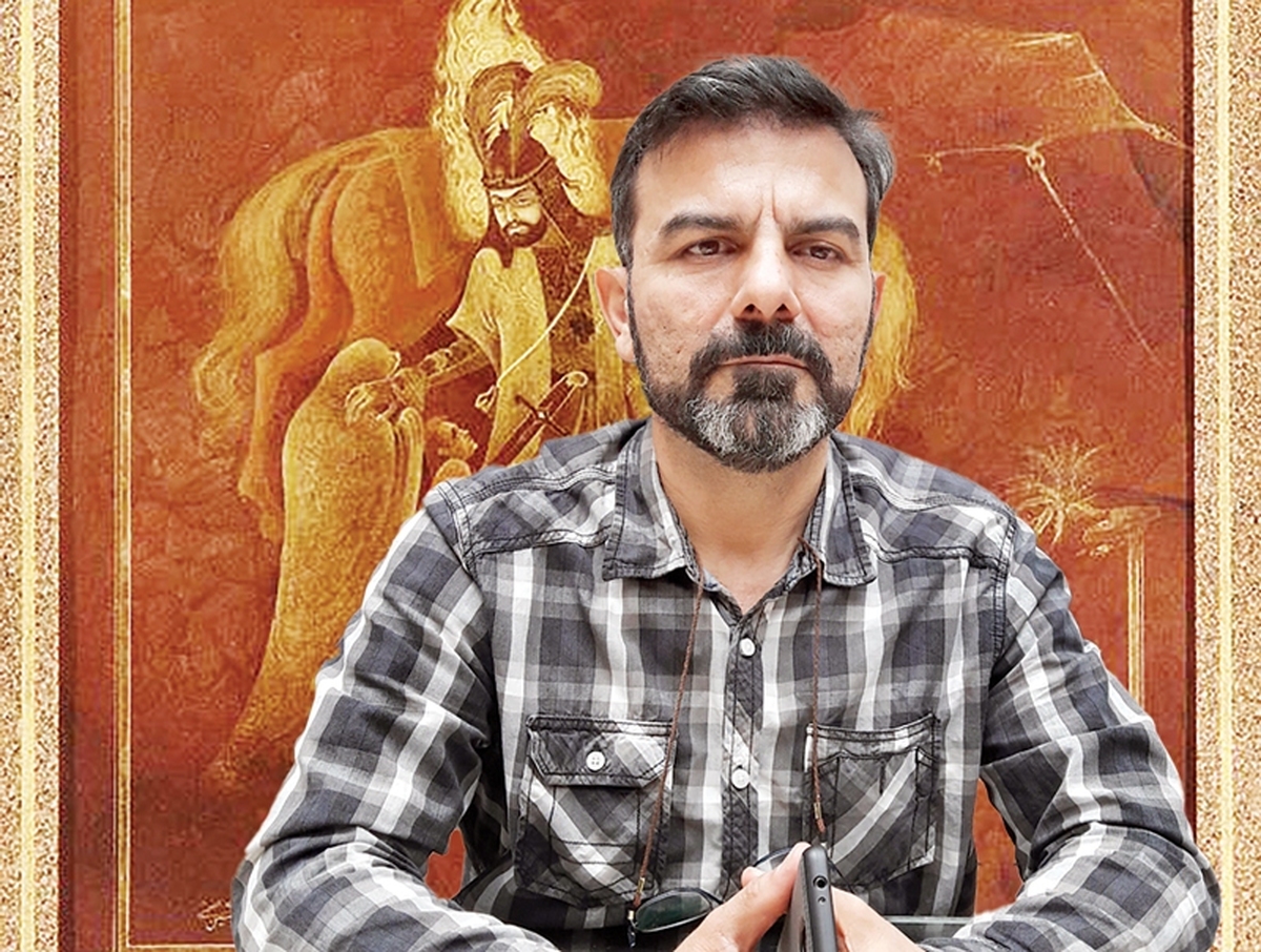 هنر ایران یکی از غنی‌ترین مواریث هنری در تاریخ جهان است که در برگیرنده بسیاری از رشته‌ها هم‌چون معماری، نقاشی، سفالگری، موسیقی، خوشنویسی، فلزکاری و... است.