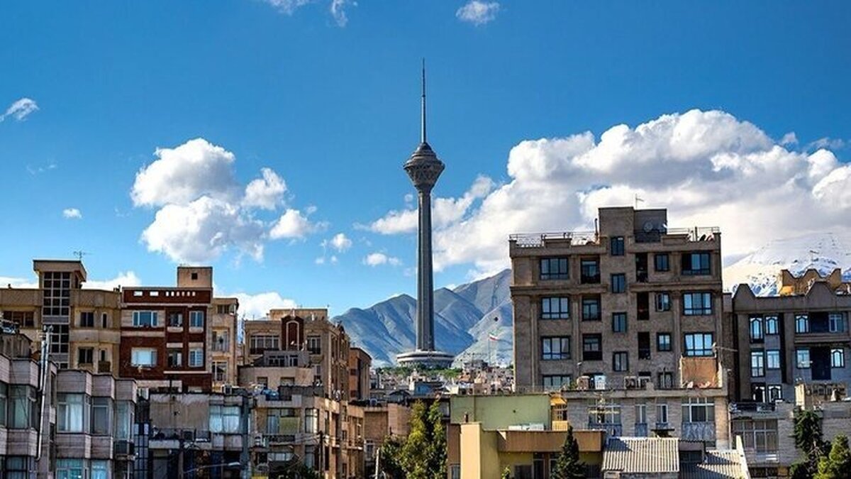 پیش‌بینی‌ها اداره کل هواشناسی استان تهران نشان می‌دهد از امروز تا صبح دوشنبه کاهش محسوس دما به طور میانگین چهار تا هشت درجه سانتی‌گراد و یخبندان سطح زمین دور از انتظار نیست، همچنین از سه‌شنبه تا پنجشنبه روند افزایش نسبی دما پیش‌بینی می‌شود.