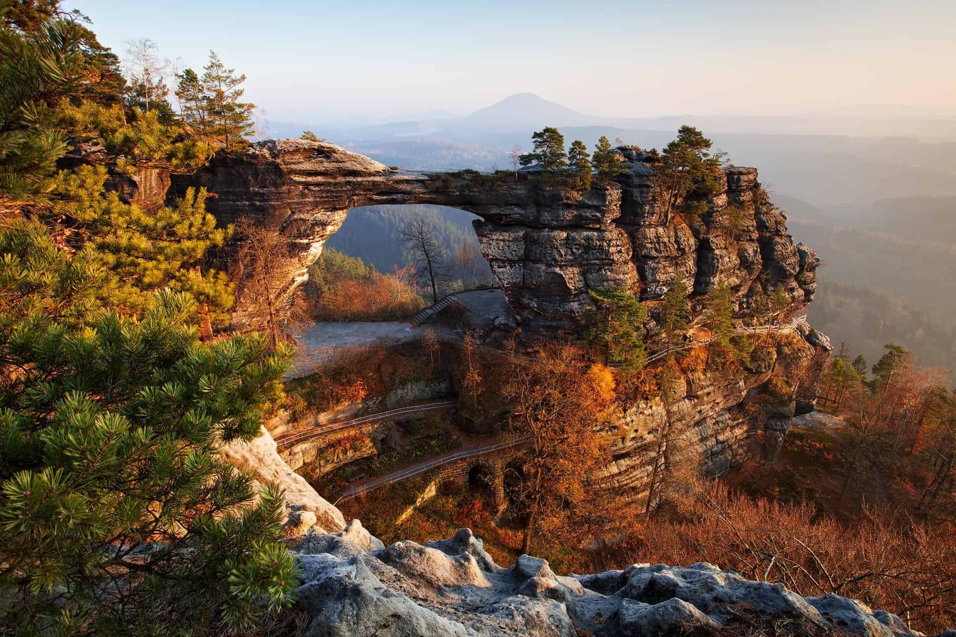 از قله‌های برفی تا باغ‌های شکلات: سفر به بهشت سوئیس