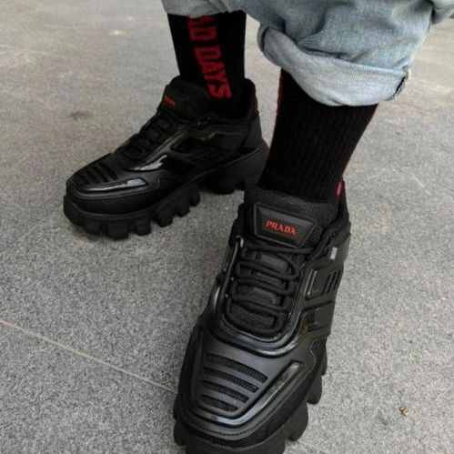 چگونه شلوار کارگو بگ و تیشرت لانگ را با هم ست کنیم؟