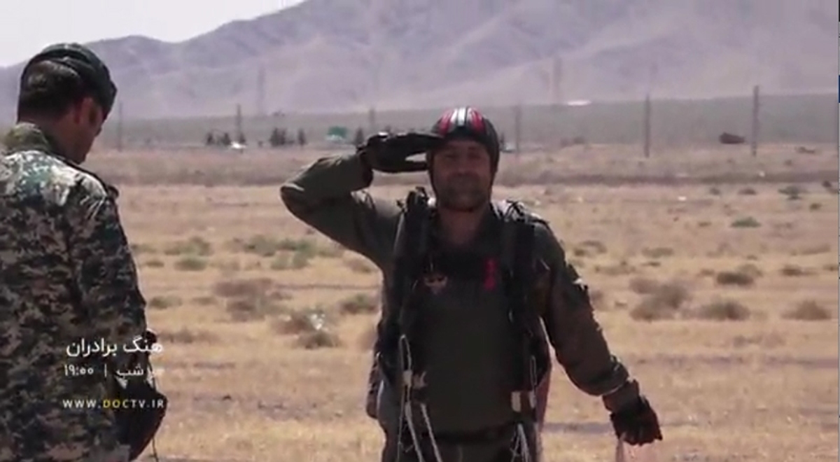 مجموعه مستند «هنگ برادران»، شنبه تا پنجشنبه ساعت ۱۹:۰۰ از شبکه مستند پخش می شود. این مستند به داستان چند نفر از تیپ ۶۵ نوهد ارتش جمهوری اسلامی ایران می‌پردازد که در حال گذراندن دوره‌های ویژه هستند.