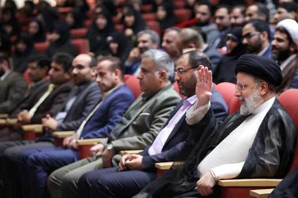 نباید با فشار نماینده و استاندار هرجایی دانشگاه فرهنگیان بنا کرد نباید با فشار نماینده و استاندار هرجایی دانشگاه فرهنگیان بنا کرد