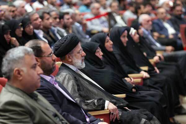 نباید با فشار نماینده و استاندار هرجایی دانشگاه فرهنگیان بنا کرد نباید با فشار نماینده و استاندار هرجایی دانشگاه فرهنگیان بنا کرد