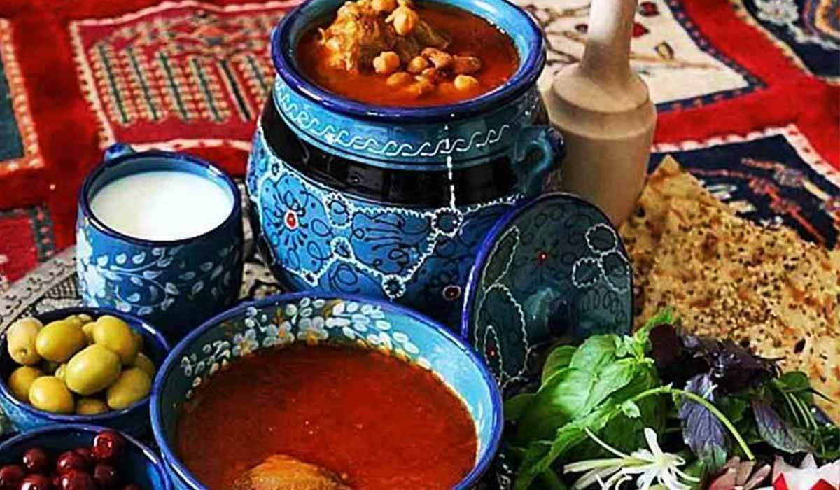 اگر به ‌دنبال پختن غذای محلی در وعده‌های غذایی خود هستید، پیشنهاد می‌شود که کمی تنوع به خرج داده و غذاهای عجیب و متفاوت را امتحان کنید. قطعا در طول ماه بارها یک غذای تکراری را میل می‌کنید. اگر از این کار خسته شده و می‌خواهید به‌جای غذاهای رایج ایرانی، غذاهای متفاوتی بپزید، پیشنهاد می‌کنیم که سراغ مواردی بروید که کمتر نام آن‌ها را شنیده‌اید.