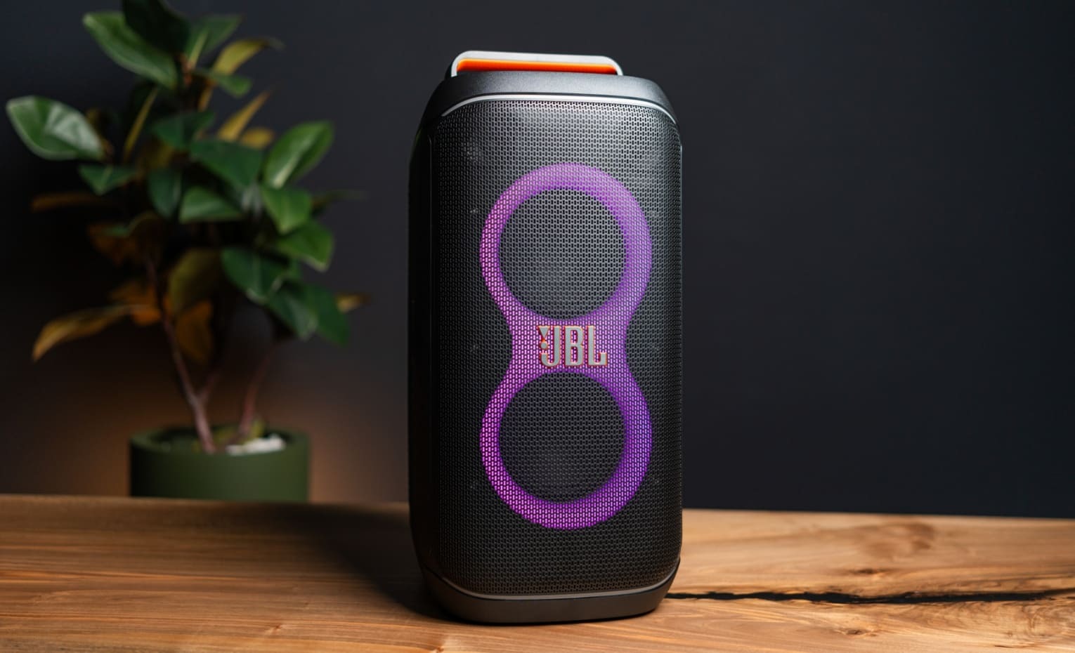 تعویض باتری اسپیکر بلوتوثی